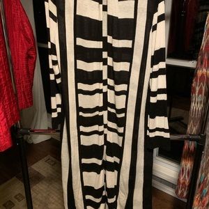 Slimming Chicos’s Black & White Long Duster. SZ 3
